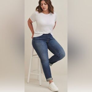 torrid 18T Girlfriend Medium Wash Vintage Back Country Blue Stretch Ankle Jeans